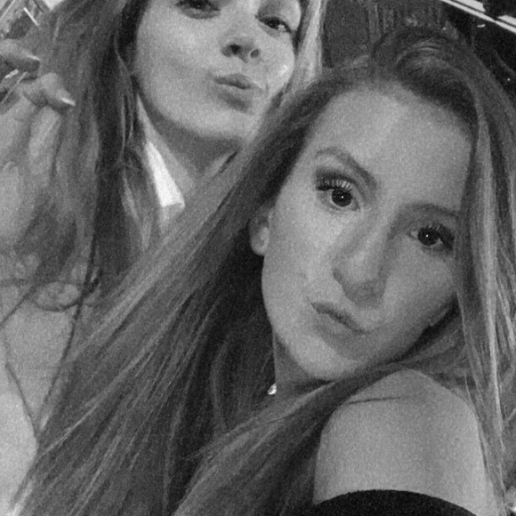 Meet your Posher, Emily - Picture 3 of 5